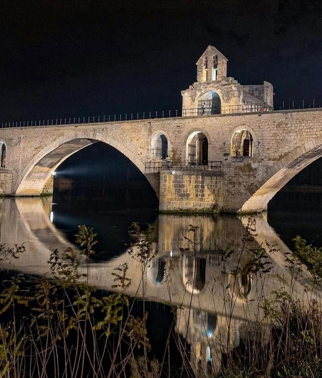 La Fee Viviane Et Michel L'Enchanteur Robion en Luberon Zewnętrze zdjęcie